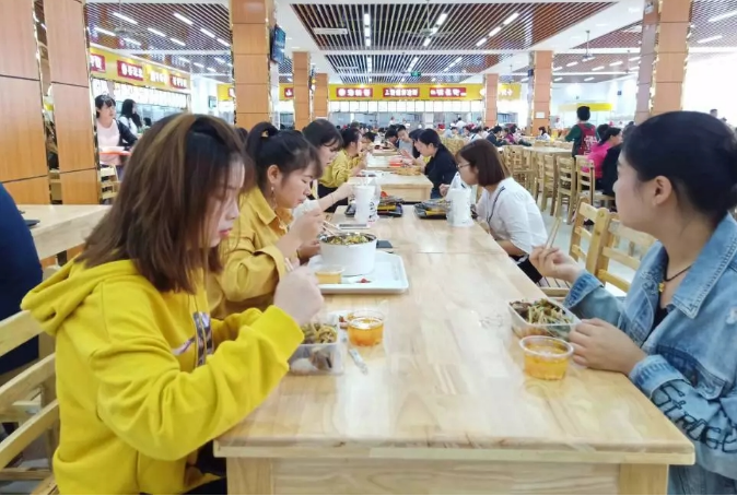 湖二师食堂