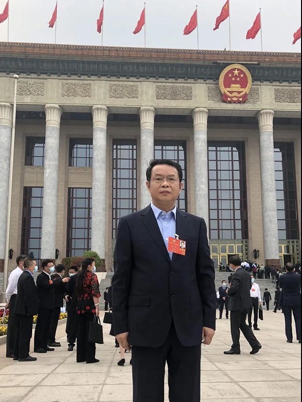 湖北第二师范学院校长郑军参加政协会议